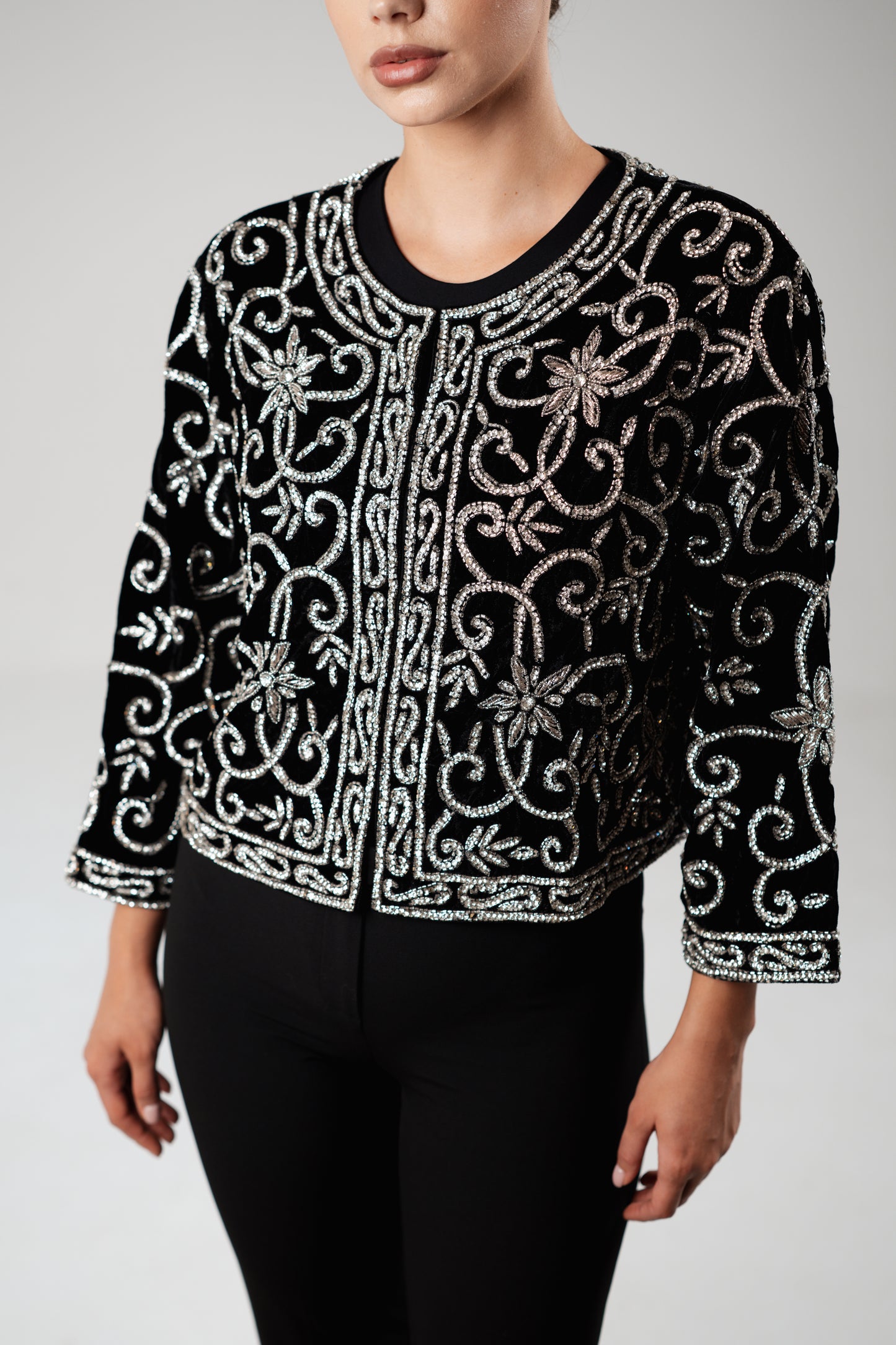 SHORT VELVET EMBEZZLED JACKET