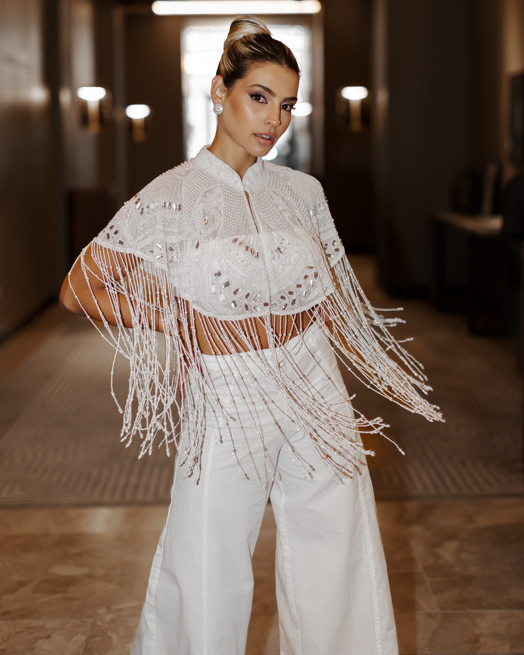 WHITE LONGLINE CAPE