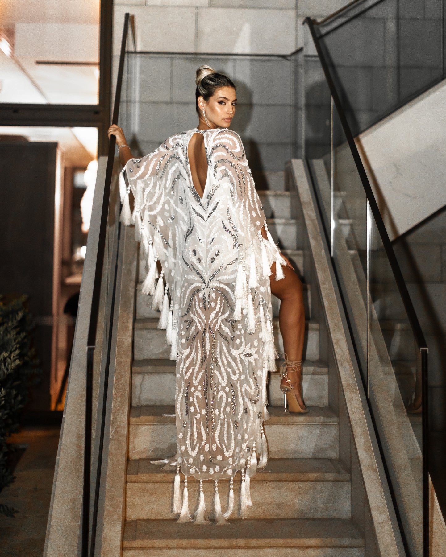 EMBROIDERED KAFTAN IN WHITE AND SILVER